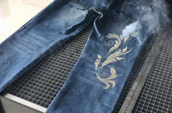 激光切割和雕刻在紡織行業(yè)有哪些應(yīng)用？布料激光燒花(圖1)